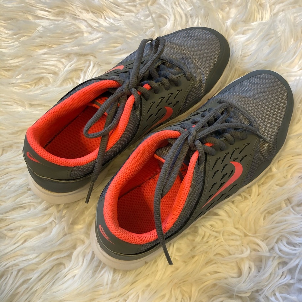 Nike - Picture 3 of 4